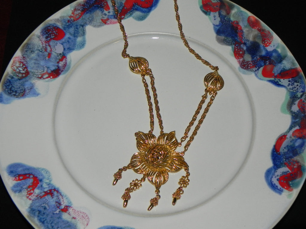Vintage Necklace, 70s Goldtone Dangling Flower